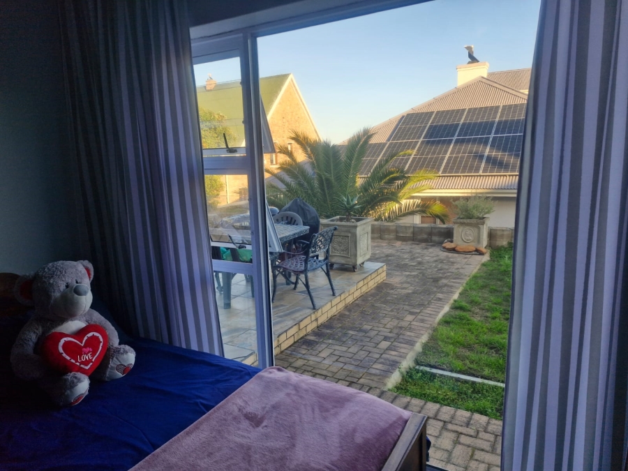 To Let 2 Bedroom Property for Rent in Outeniqua Strand Western Cape